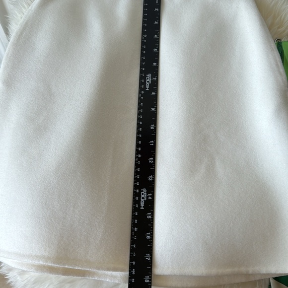 VALENTINO *NEW* Virgin Wool Mini Skirt in Excellent Condition - Picture 13 of 14